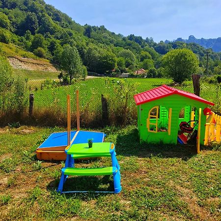 Luna Rock Glamping Brezoi - Blue Scai Exterior photo