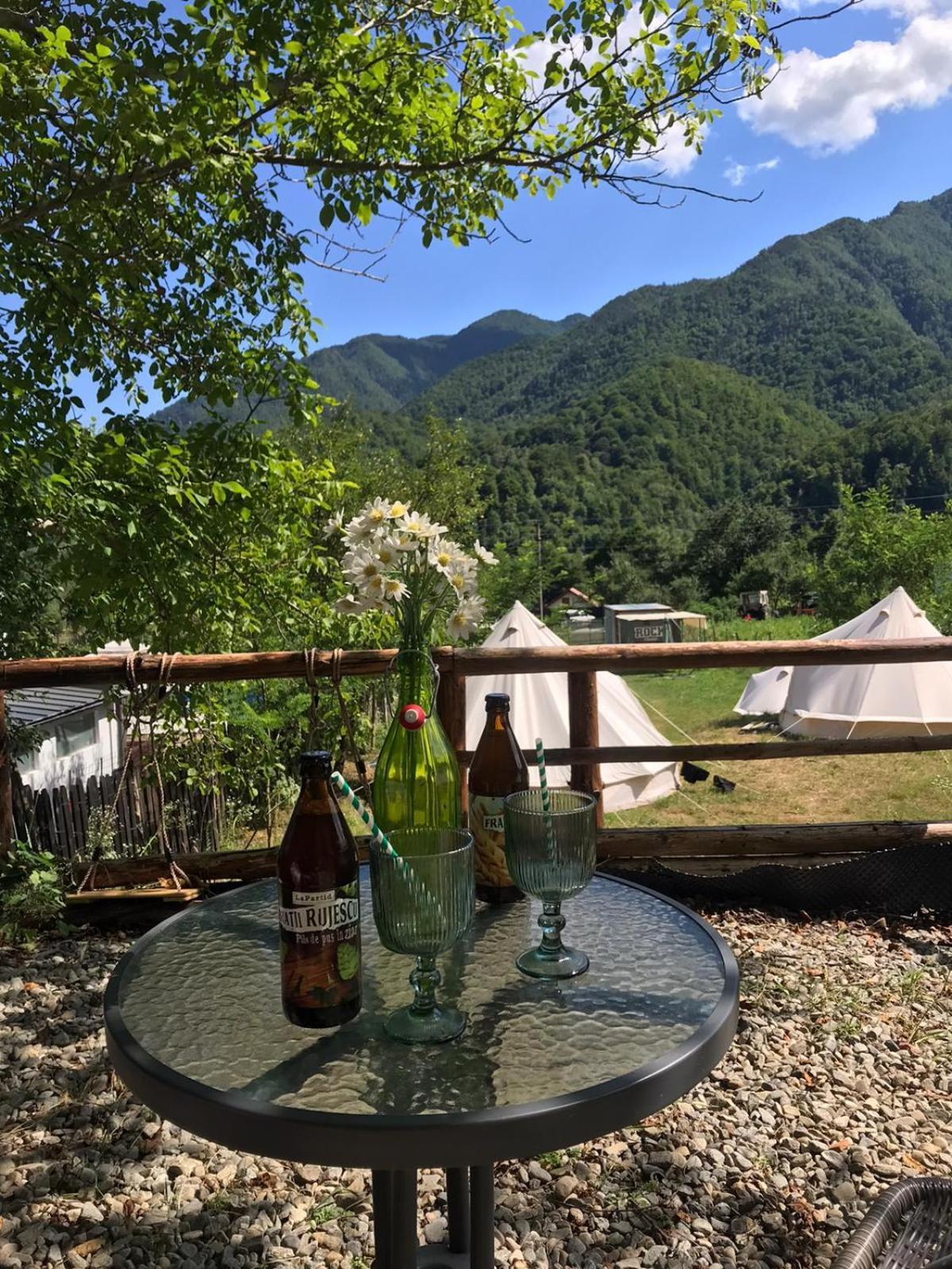 Luna Rock Glamping Brezoi - Blue Scai Exterior photo
